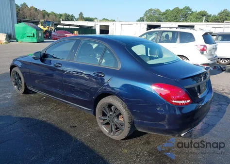 2016 Mercedes-Benz C 300 4Matic z USA, uszkodzony, nr VIN WDDWF4KB3GR144409